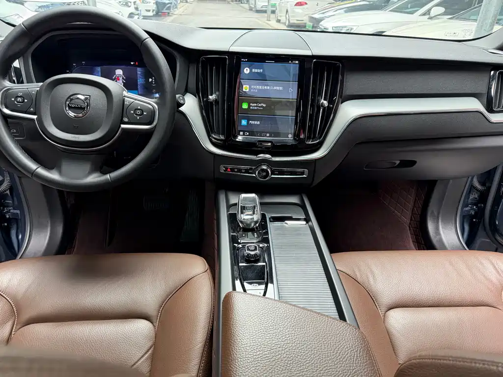 Volvo XC60 2022 — фото 18