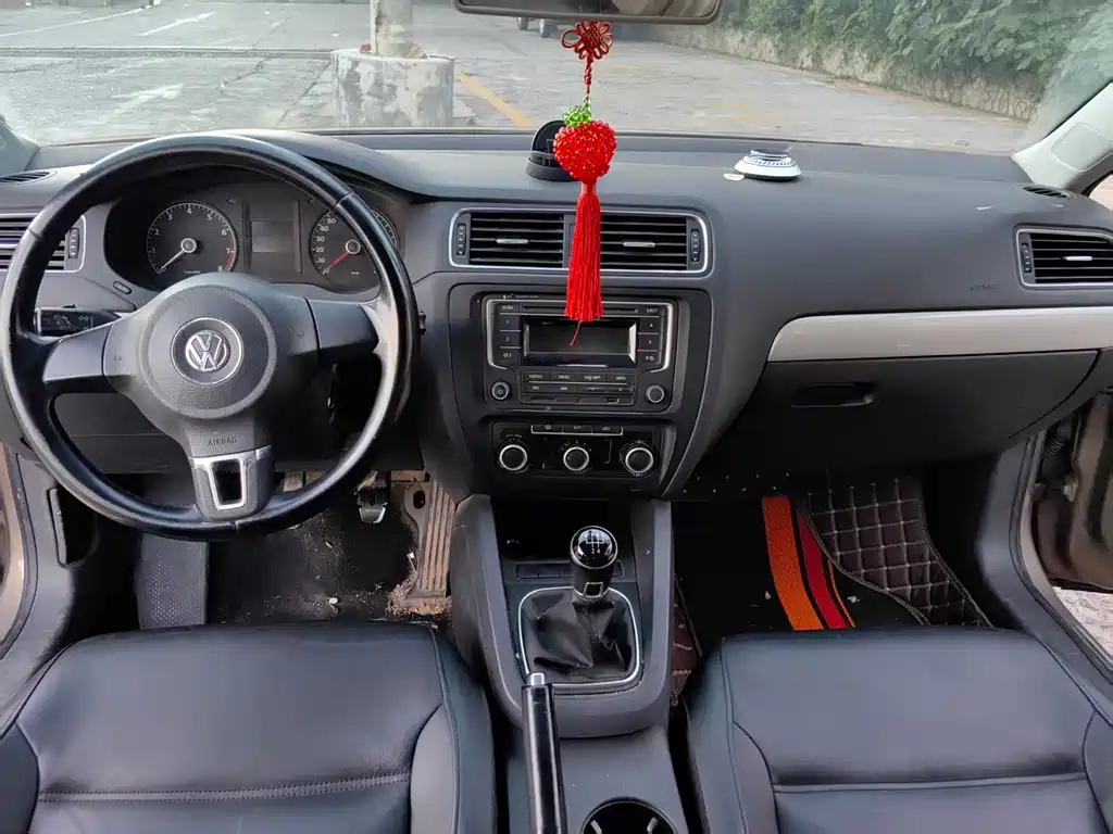 Volkswagen Sagitar 2013