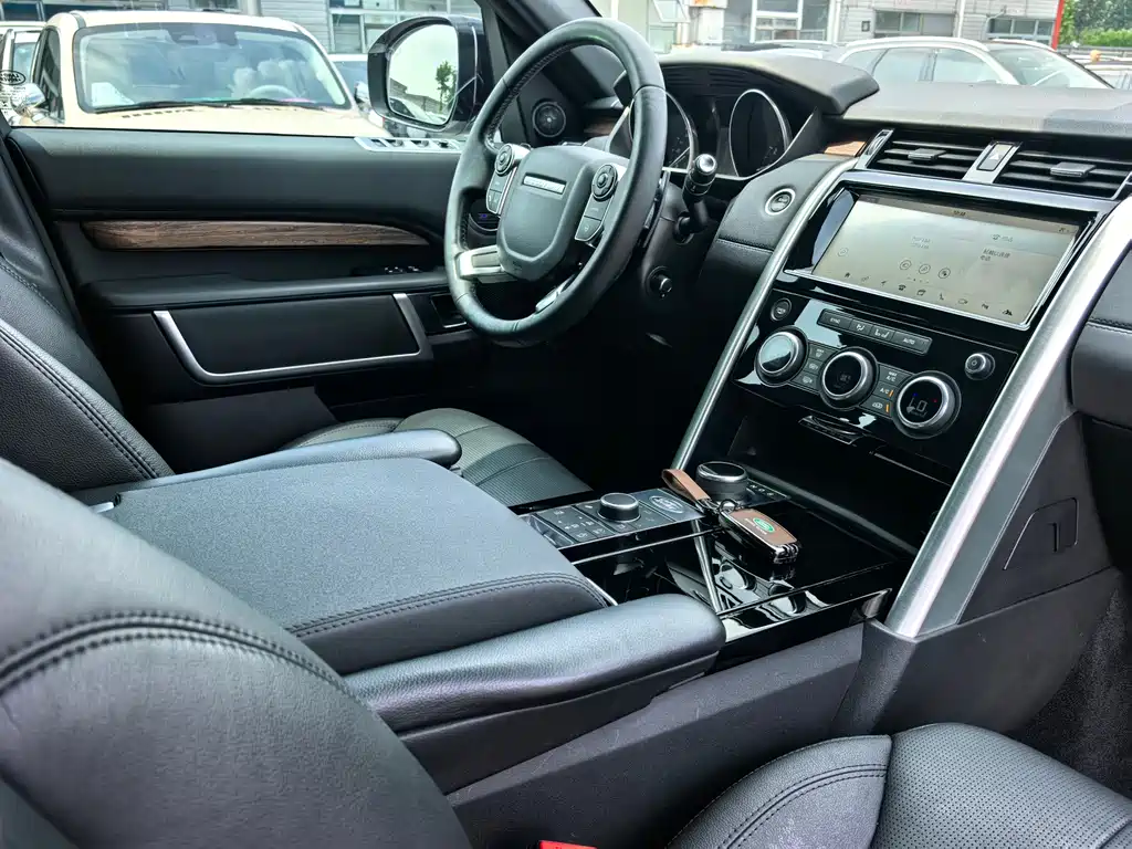 Land Rover Discovery 2017 — фото 12