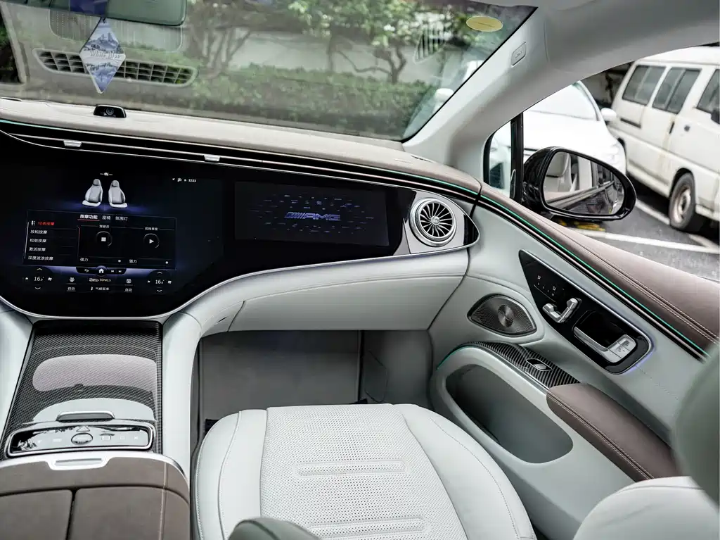 Mercedes-Benz EQS AMG 2023 — фото 14