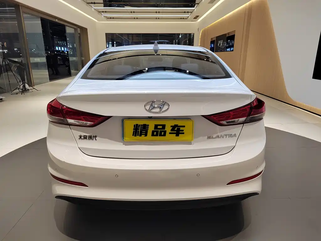 Hyundai Elantra 2020 — фото 5