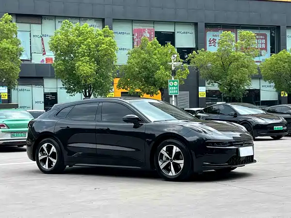 Zeekr 001 2022