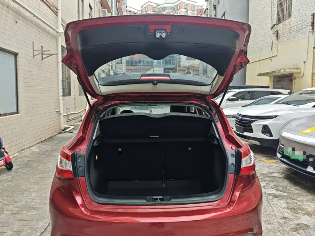 Nissan Tiida 2019 — фото 19