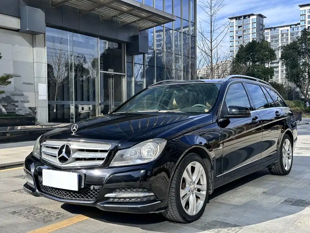 Mercedes-Benz C-Class 2011 — фото 1