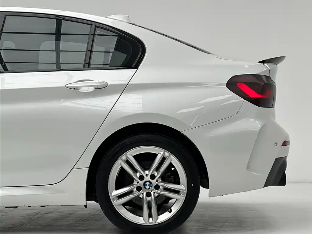 BMW 1 Series 2021 — фото 13