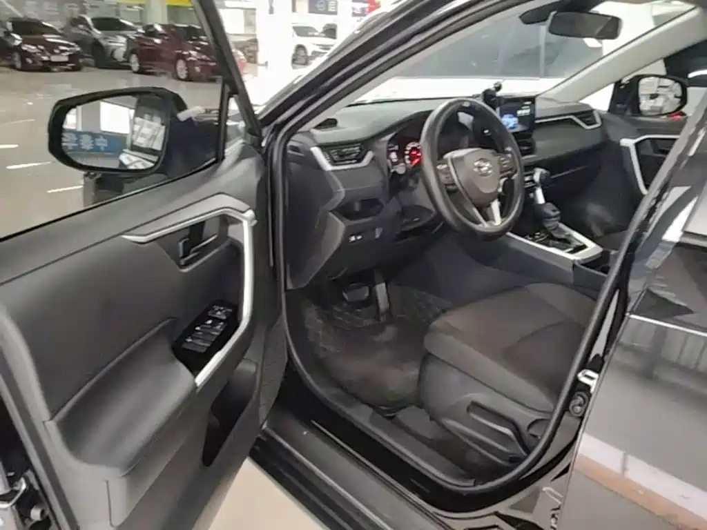 Toyota RAV4 2025 — фото 16