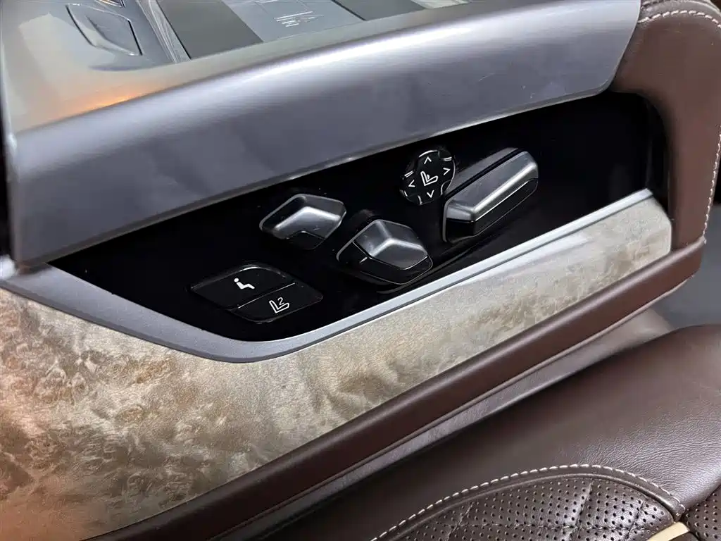 BMW 7 Series 2020 — фото 26
