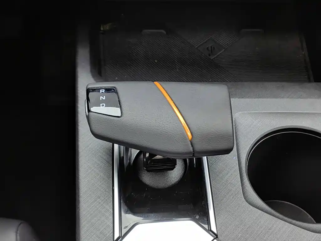 Changan UNI-V Smart Electric Idd 2024 — фото 13