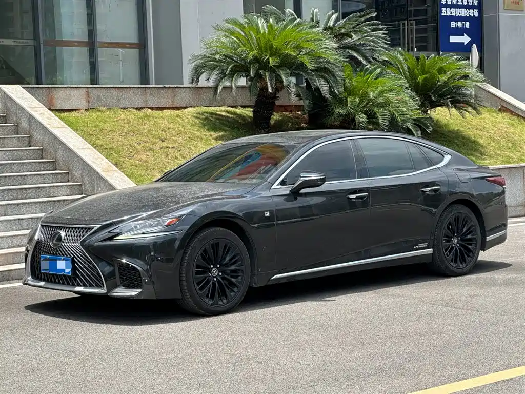 Lexus LS 2018 — фото 1