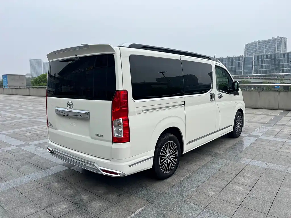 Toyota Hiace 2025 — фото 7