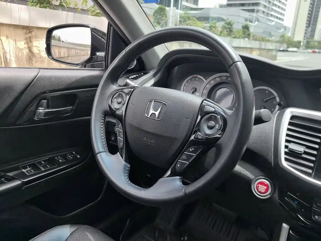 Honda Accord 2016 — фото 18