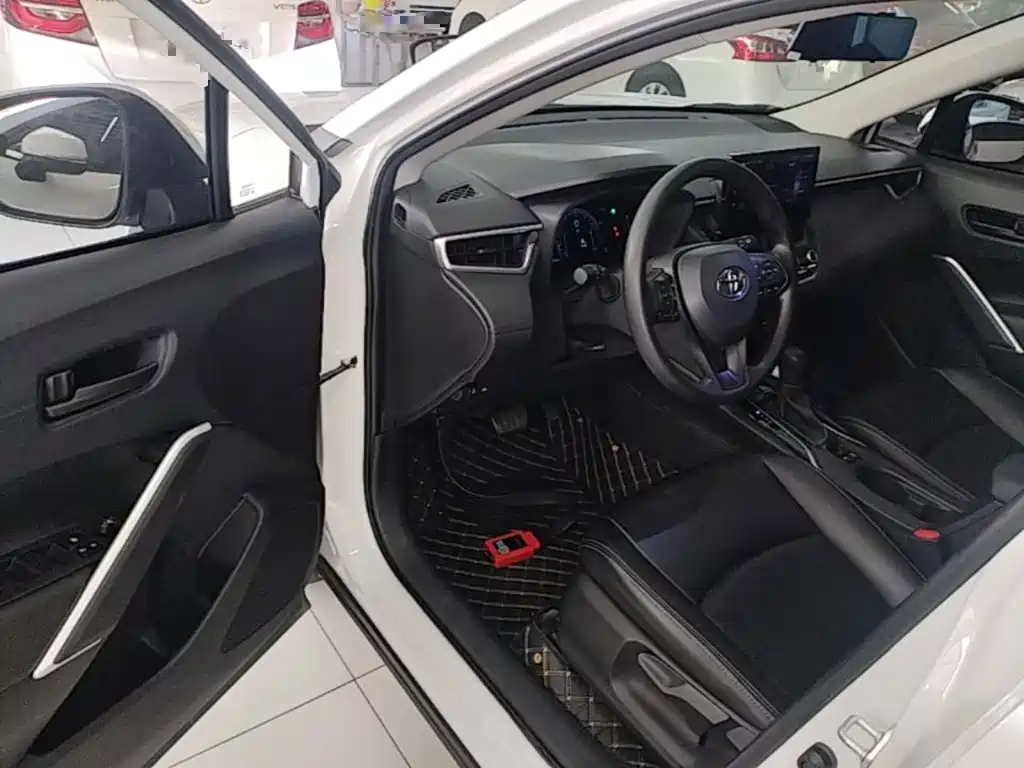 Toyota Corolla Cross 2023 — фото 16