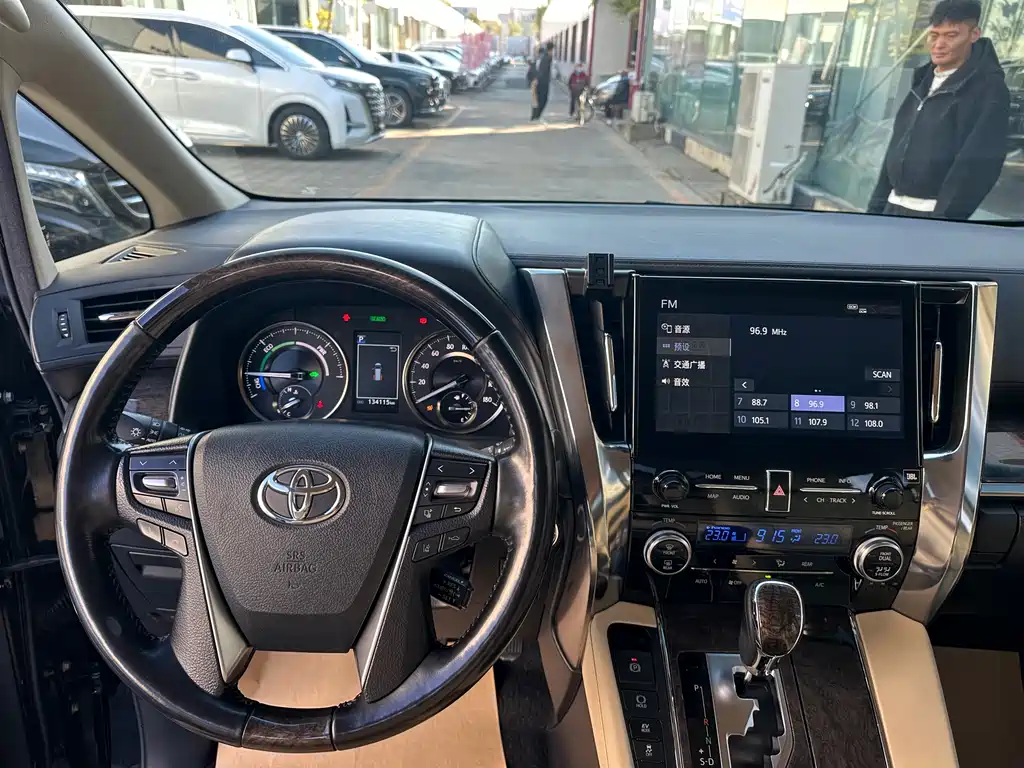 Toyota Alphard 2020 — фото 6