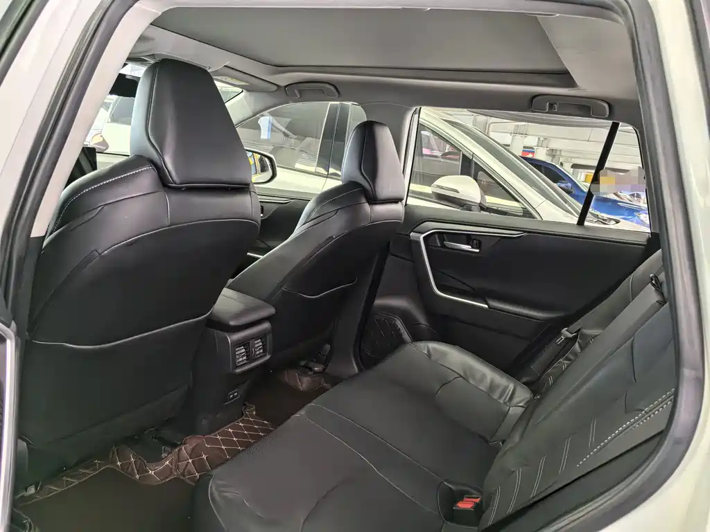 Toyota Wildlander 2023 — фото 12