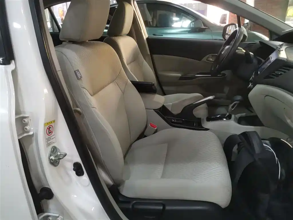 Honda Civic 2015 — фото 19