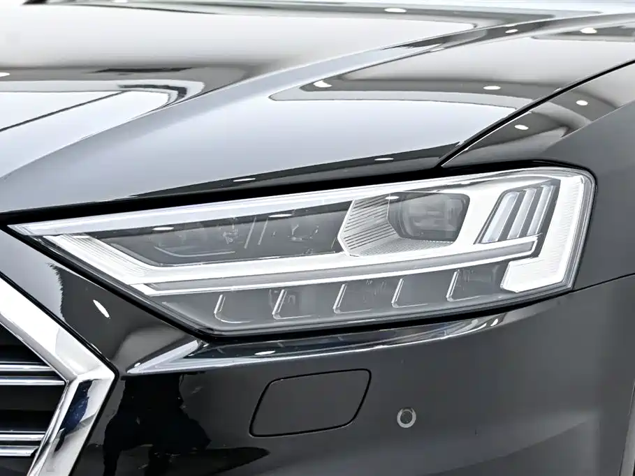 Audi A8 New Energy 2022 — фото 10