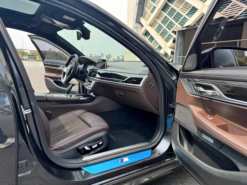 BMW 7 Series 2018 — фото 7