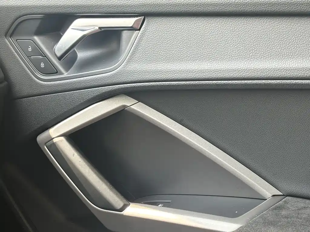 Audi Q3 2021 — фото 12