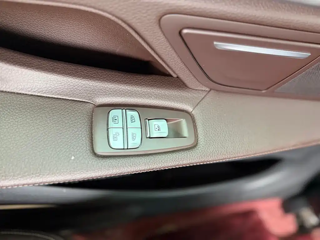 BMW 7 Series 2017 — фото 20