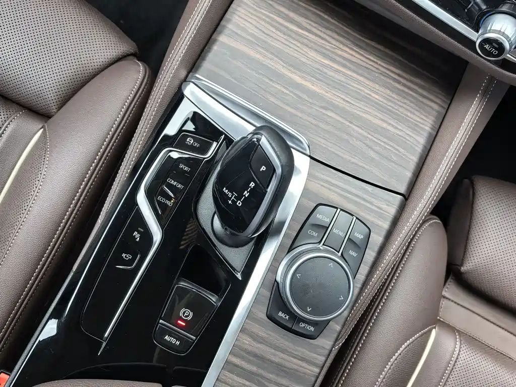 BMW 5 Series 2021 — фото 13