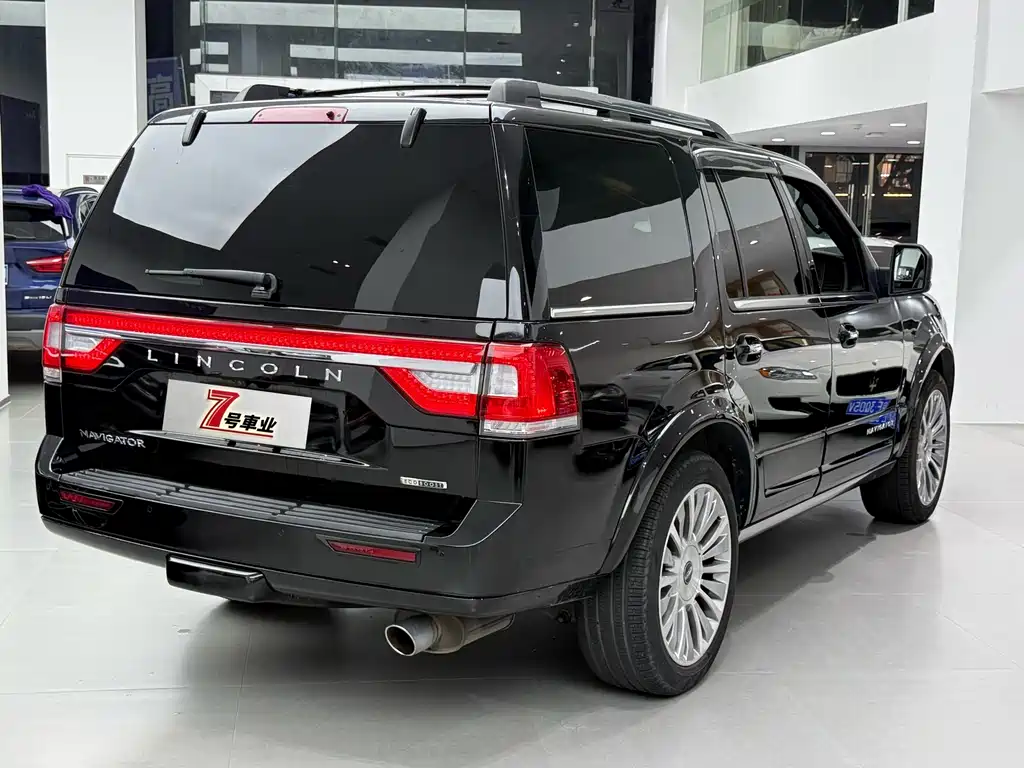 Lincoln Navigator 2016 — фото 12
