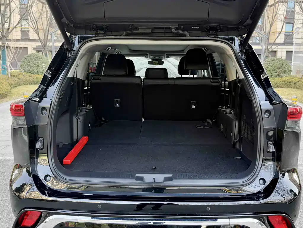 Toyota Highlander 2023 — фото 17