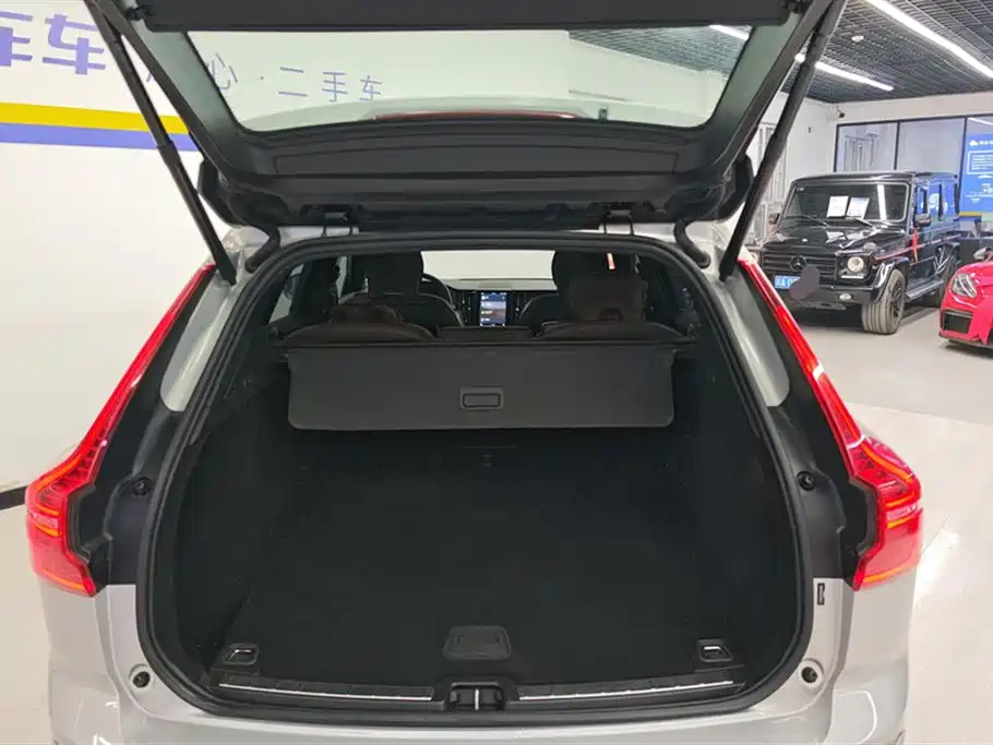 Volvo XC60 2023 — фото 4