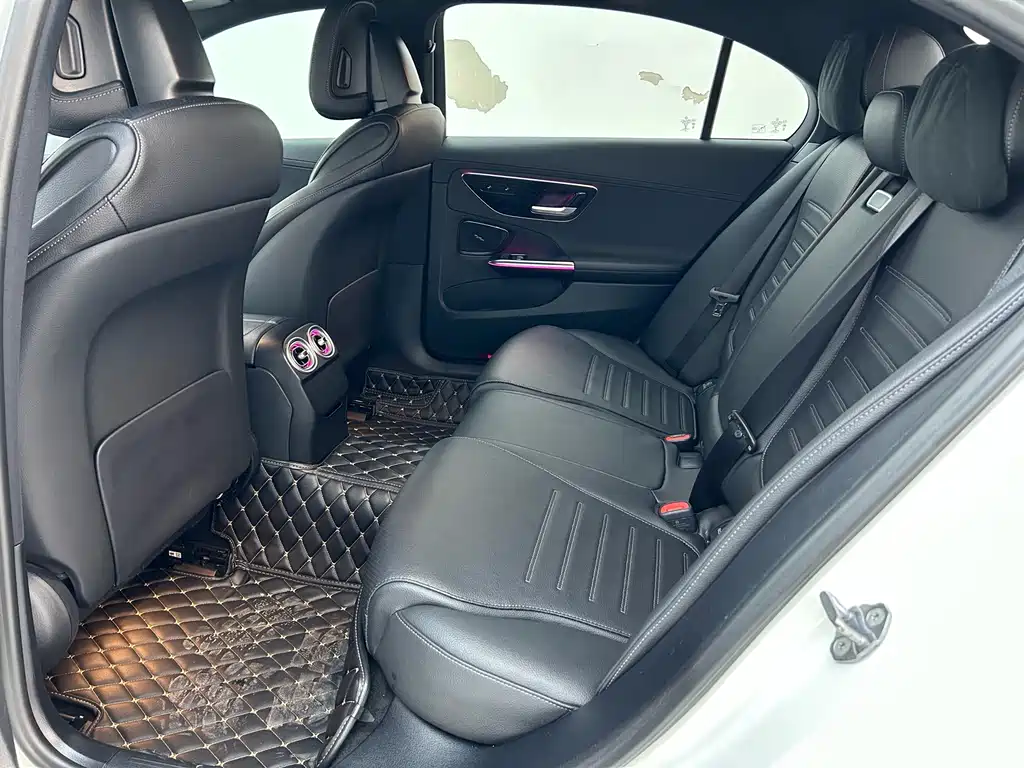 Mercedes-Benz C-Class 2023 — фото 12