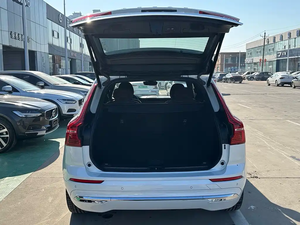 Volvo XC60 2022 — фото 14