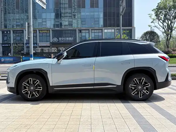 NIO ES6 2020