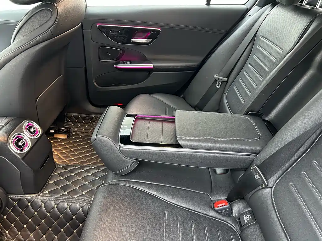 Mercedes-Benz C-Class 2023 — фото 11