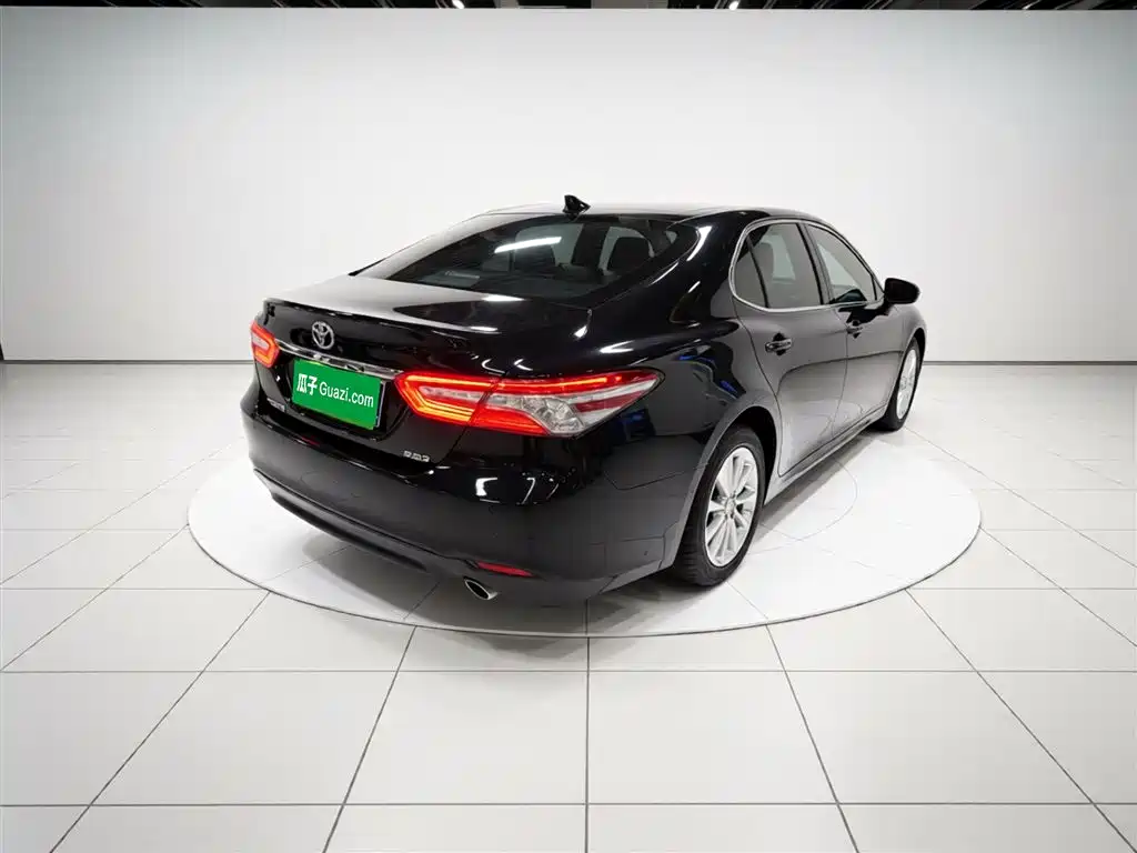 Toyota Camry 2023 — фото 5
