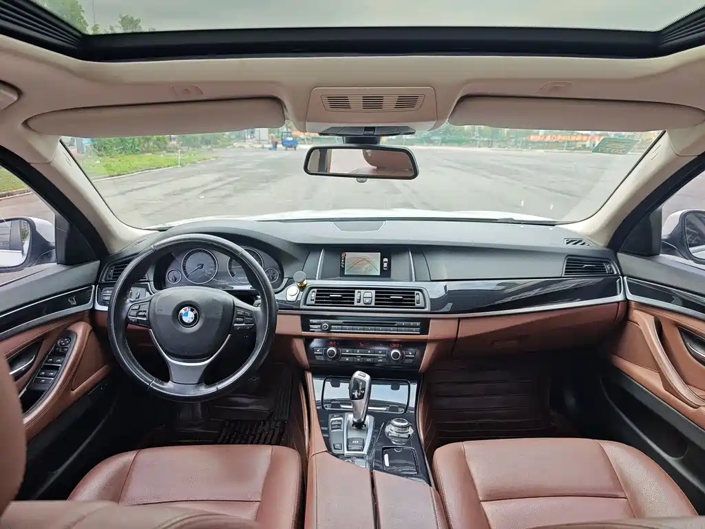 BMW 5 Series 2017 — фото 15