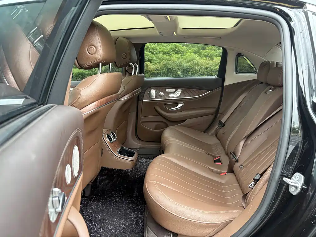 Mercedes-Benz E-Class 2023 — фото 11