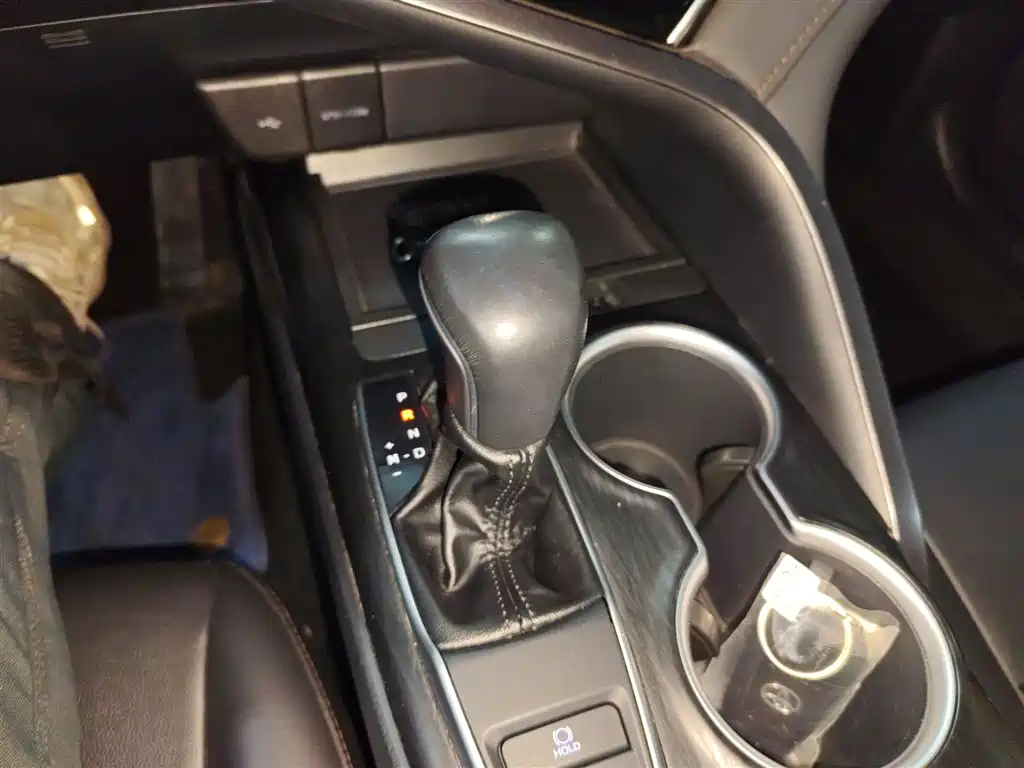 Toyota Camry 2023 — фото 10