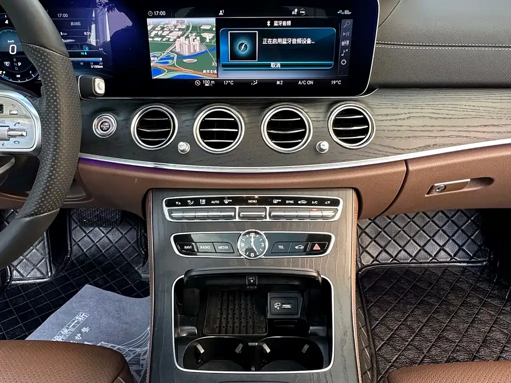 Mercedes-Benz E-Class 2020 — фото 15