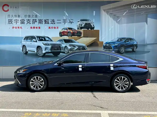 Lexus ES 2022