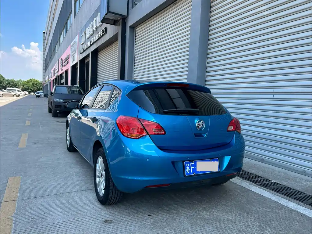Buick Excelle 2012
