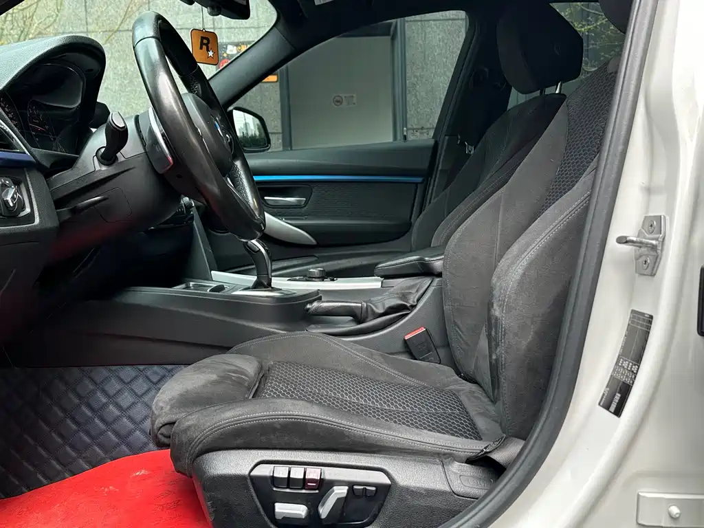 BMW 3 Series 2018 — фото 12