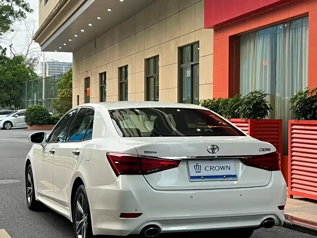 Toyota Crown 2016 — фото 9