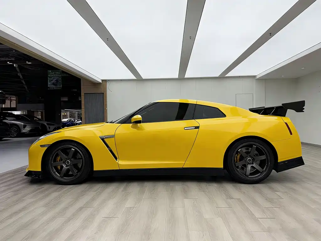 Nissan GT-R 2012 — фото 3