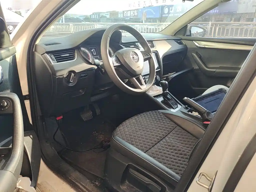 Skoda Octavia 2021 — фото 16