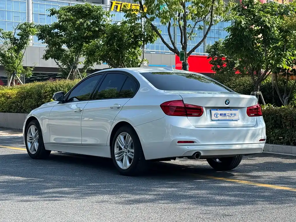 BMW 3 Series 2017 — фото 21