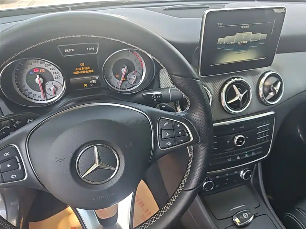 Mercedes-Benz GLA 2017 — фото 14
