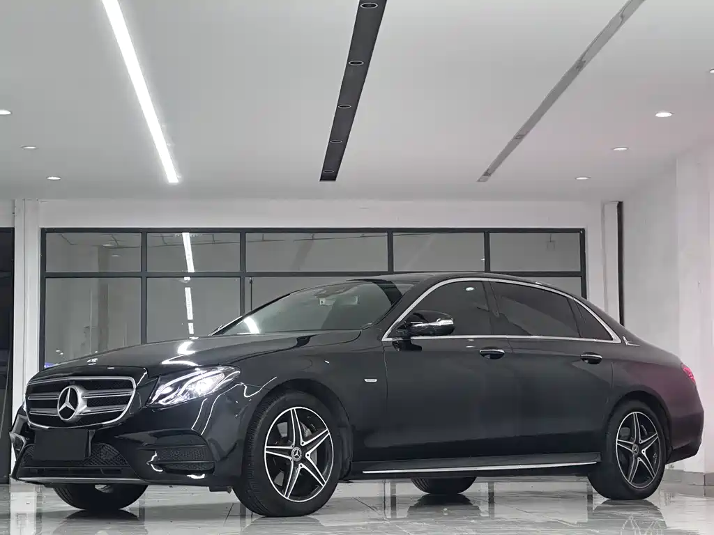 Mercedes-Benz E-Class 2020 — фото 15