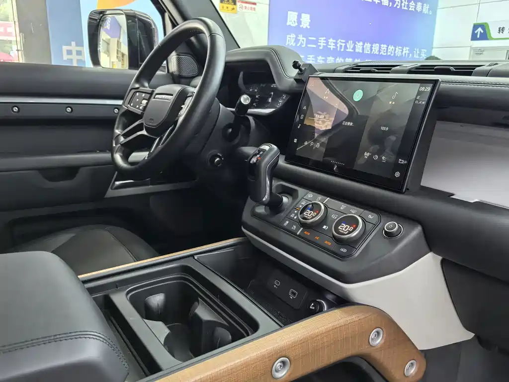 Land Rover Defender 2022 — фото 6