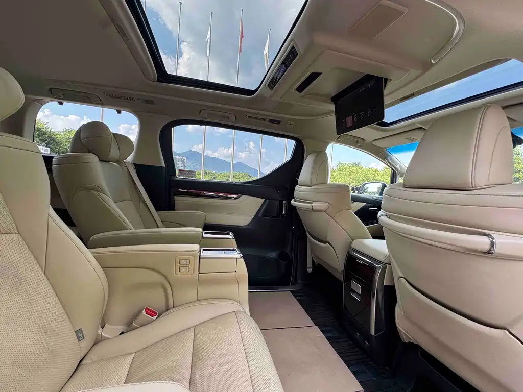 Toyota Alphard 2017 — фото 7