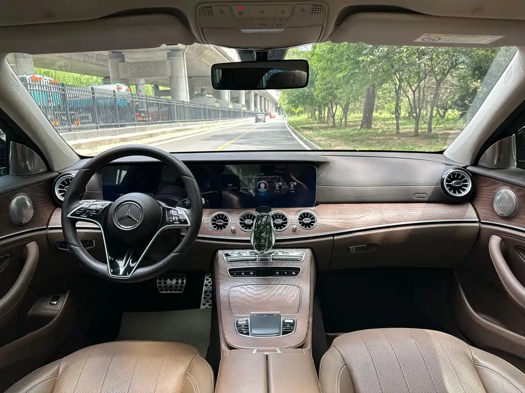 Mercedes-Benz E-Class 2023 — фото 18