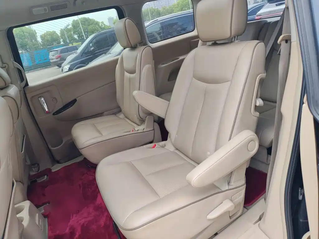 Nissan Quest 2015 — фото 13