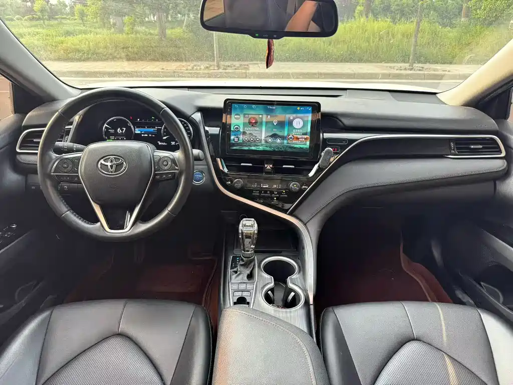 Toyota Camry 2022 — фото 5